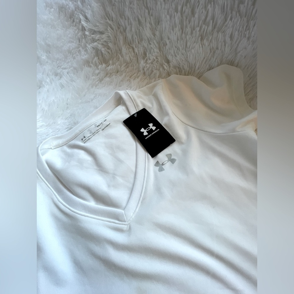 5 for $25.00, NWT white v neck tshirt